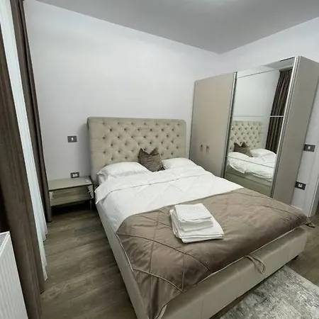 Inchiriez Apartament * 康斯坦察