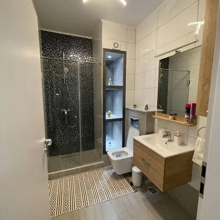 Inchiriez Apartament * 康斯坦察